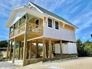 Exterior - Charming 2-bedroom, NEW custom home, linens provided, walk to the beach! (Avon)
