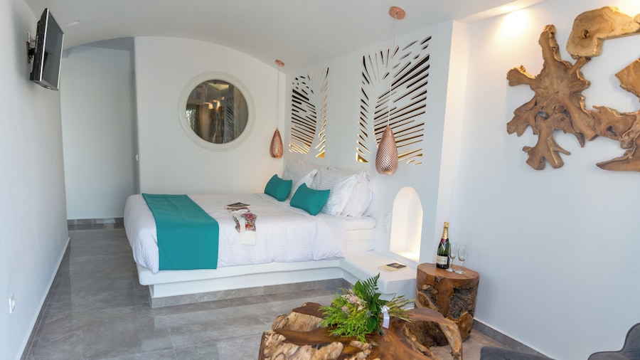 Margarita Hotel & Suites