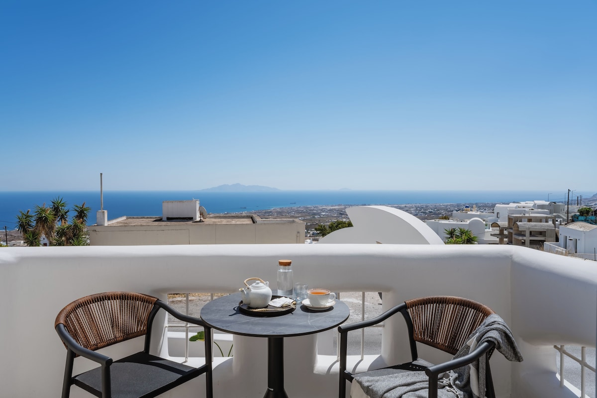 Suite junior, vista al mar | Ropa de cama hipoalergénica y minibar
