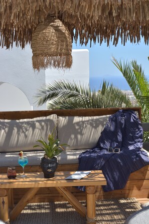 Seasonal outdoor pool - Margarita Hotel & Suites (Santorini)