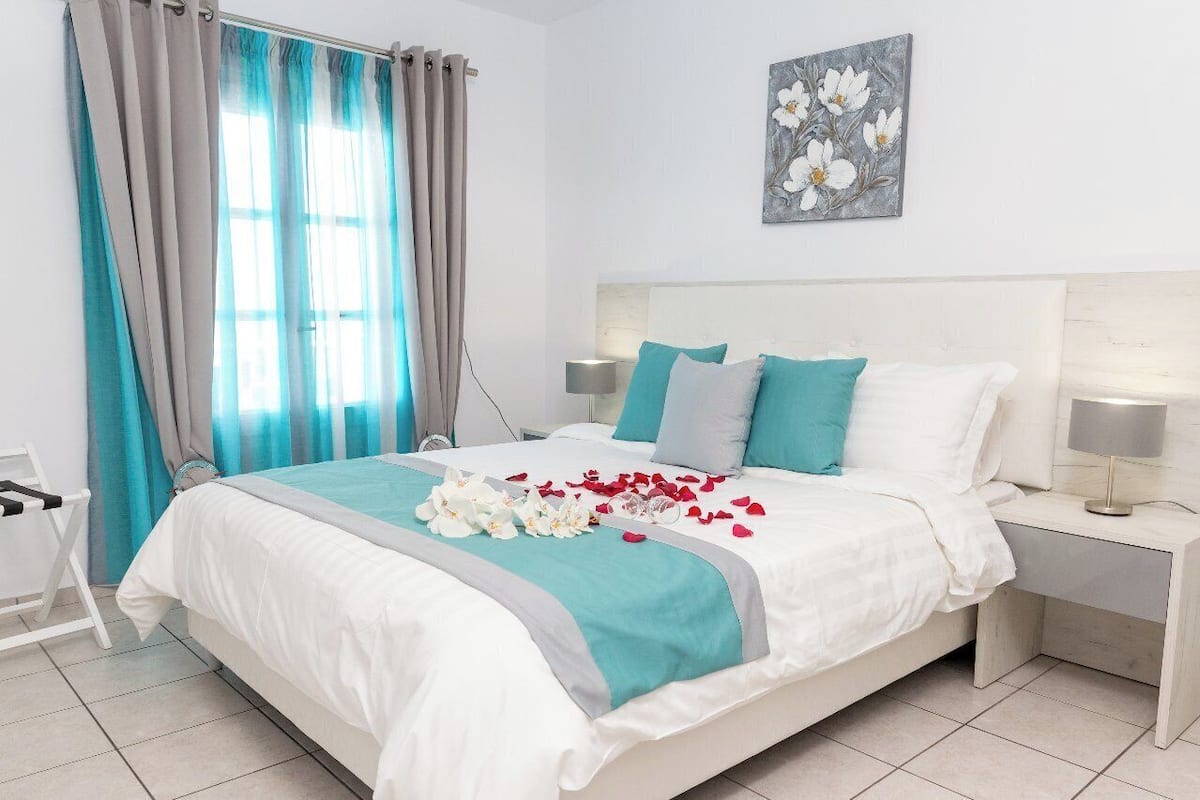 Quadrupla Standard, vista mare | 1 camera, una cassaforte in camera, una scrivania, ferro/asse da stiro