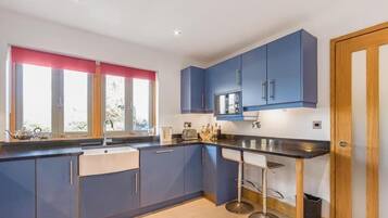 Refrigerador, microondas, horno y lavavajillas