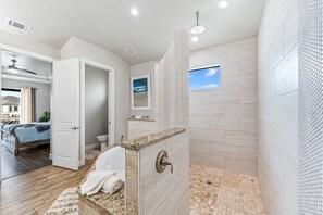 Shower, hair dryer, towels - Sleeps 10, Pet-Friendly Gulf-Access Home with Heated Pool & Spa: Starlight Shores (Cape Coral)