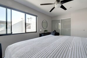 2 habitaciones, tabla de planchar con plancha y cuna de viaje