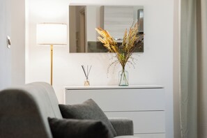 Smart TV, books - Genoa Historic Center and Aquarium (Genova)