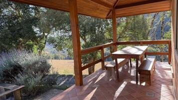 Kabin | Tempat makan outdoor