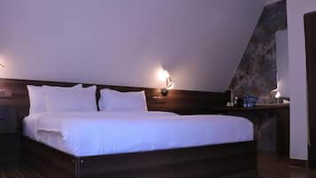 Espacio para trabajar con laptop, wifi gratis y ropa de cama