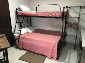 1 bedroom, iron/ironing board, WiFi, bed sheets - Studio 5 minutes from the airport (Alajuela)