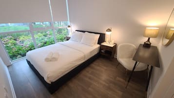 2 chambres, coffres-forts dans les chambres, bureau