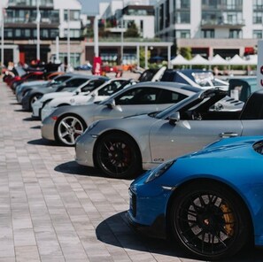 Property grounds - Cozy Lake Simcoe 2 bedroom condo with a garden walkout to the boardwalk/ Pier. (Innisfil)