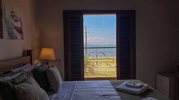 奢華雙人房, 夏威夷式陽台, 海灘景觀 | 1 間臥室、迷你吧、書桌、筆電工作空間