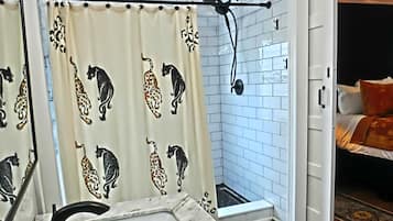 4 dormitorios, tabla de planchar con plancha, cuna de viaje y wifi