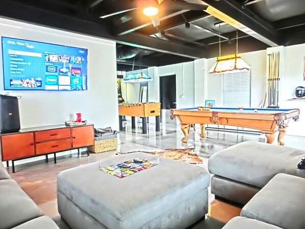Games room - Family-Friendly Riverfront Home w/ Game Room, Kayaks, Swim Mat & Space to Play (Weeki Wachee)