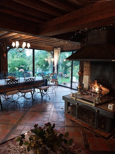 Grande maison normande avec piscine chauffée à 20mn des plages. Animaux acceptés