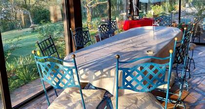 Large Normandy house with heated pool, 20 minutes from beaches. Pets allowed