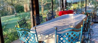 Large Normandy house with heated pool, 20 minutes from beaches. Pets allowed