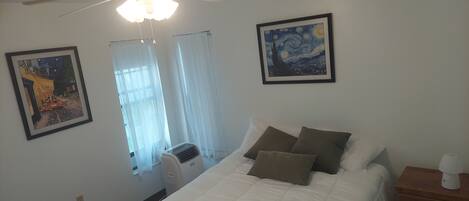 3 室のベッドルーム、アイロン / アイロン台、WiFi、ベッドシーツ