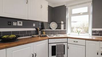 Cookware/dishes/utensils