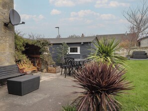 Outdoor dining - 6 New Street (Elgin)