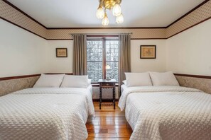 4 chambres, fer et planche à repasser, Wi-Fi, draps fournis