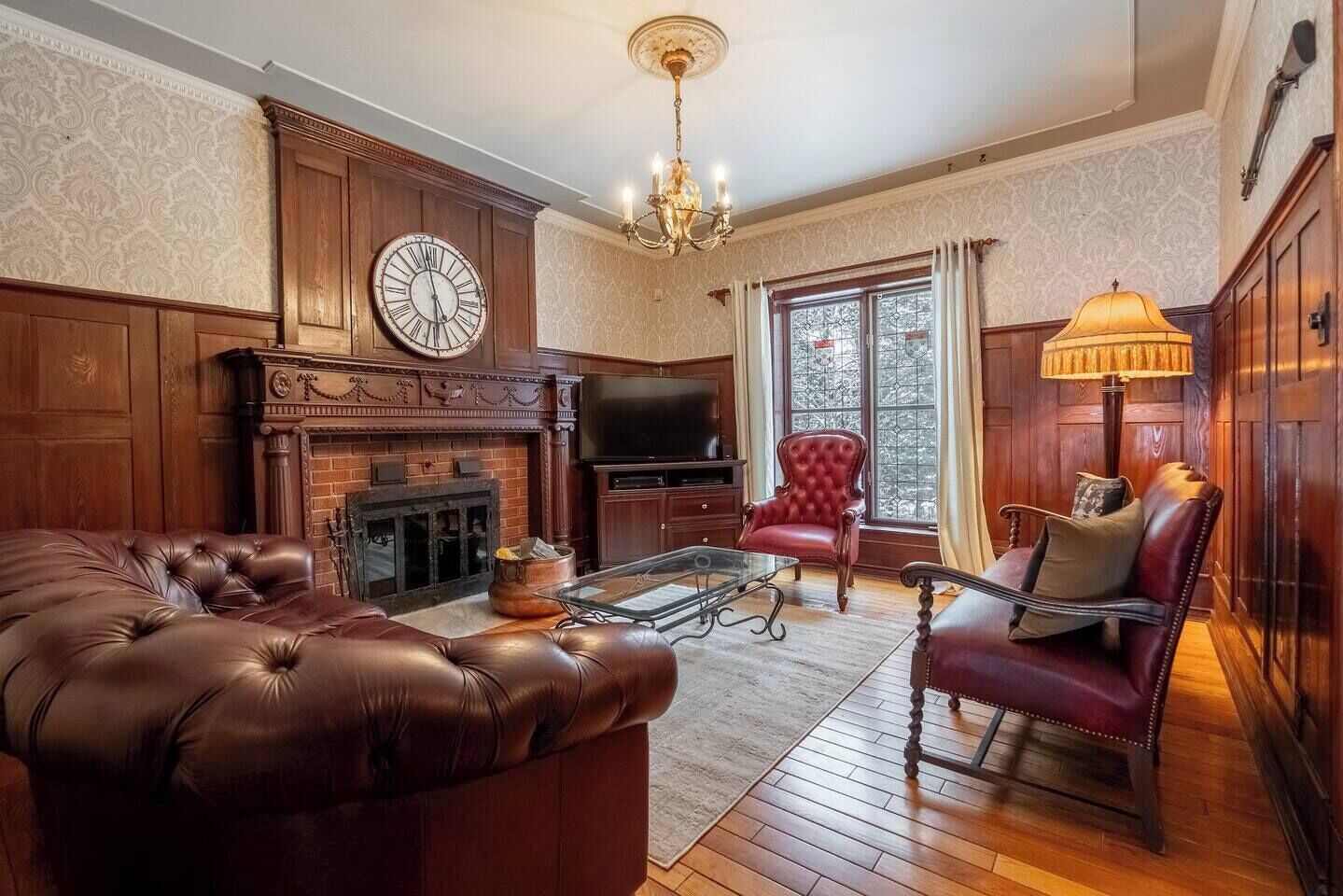 تلفزيون، مدفأة، تنس طاولة