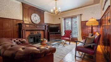 Tv, pejs, bordtennisbord