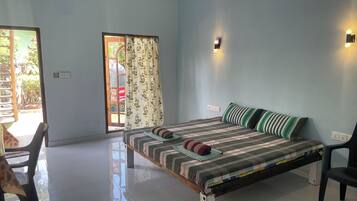 1 bedroom, desk, WiFi, bed sheets