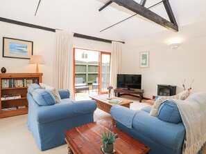 Cottage | Living area | Fireplace, DVD player