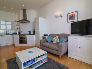 Living area - 4 Oceanside Apartments (Ilfracombe)