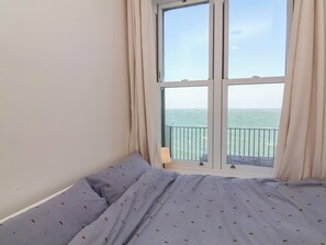 3 habitaciones, decoración personalizada y muebles diferentes 
