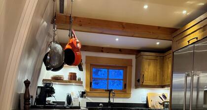 Renovated 2 bedroom cabin - amazing location, private hot tub, laundry, storage.
