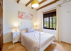 2 soverom, strykejern/-brett, wi-fi (inkludert) og sengetøy