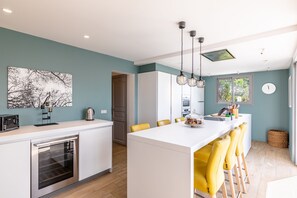 Réfrigérateur, micro-ondes, four, lave-vaisselle