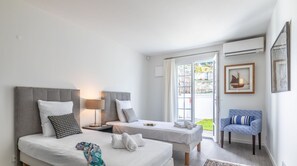 5 bedrooms, iron/ironing board, free WiFi, bed sheets