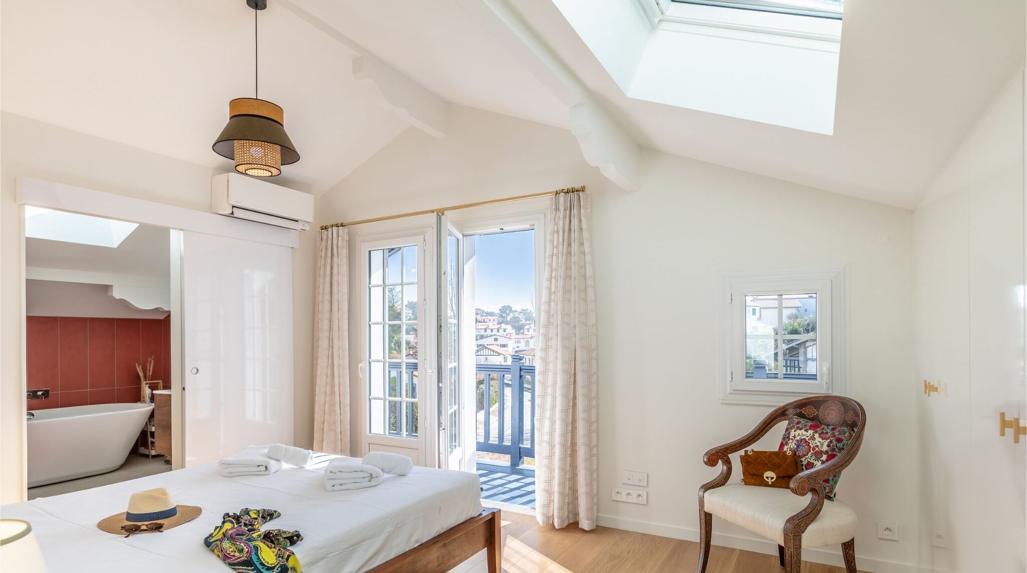 5 chambres, fer et planche à repasser, Wi-Fi gratuit, draps fournis