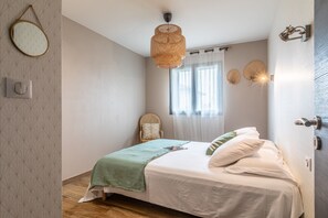 3 chambres, fer et planche à repasser, Wi-Fi gratuit, draps fournis
