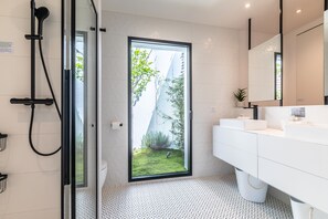 Hårføner og håndklær