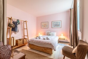 3 bedrooms, iron/ironing board, free WiFi, bed sheets