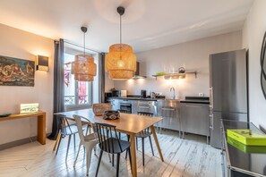 Fridge, microwave, oven, coffee/tea maker