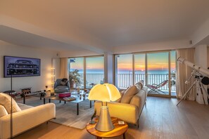 Télévision, chaîne hi-fi, espaces bureaux