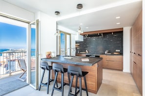 Kühlschrank, Mikrowelle, Ofen, Geschirrspüler