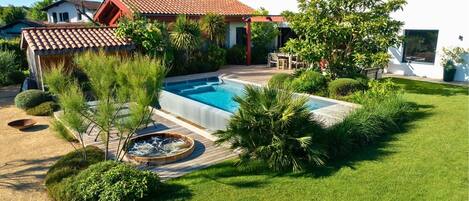 Een verwarmd zwembad