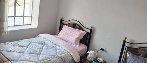 1 habitación, wifi y ropa de cama