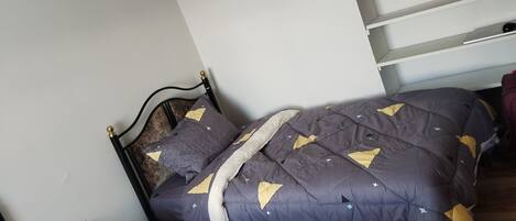 1 bedroom, WiFi, bed sheets