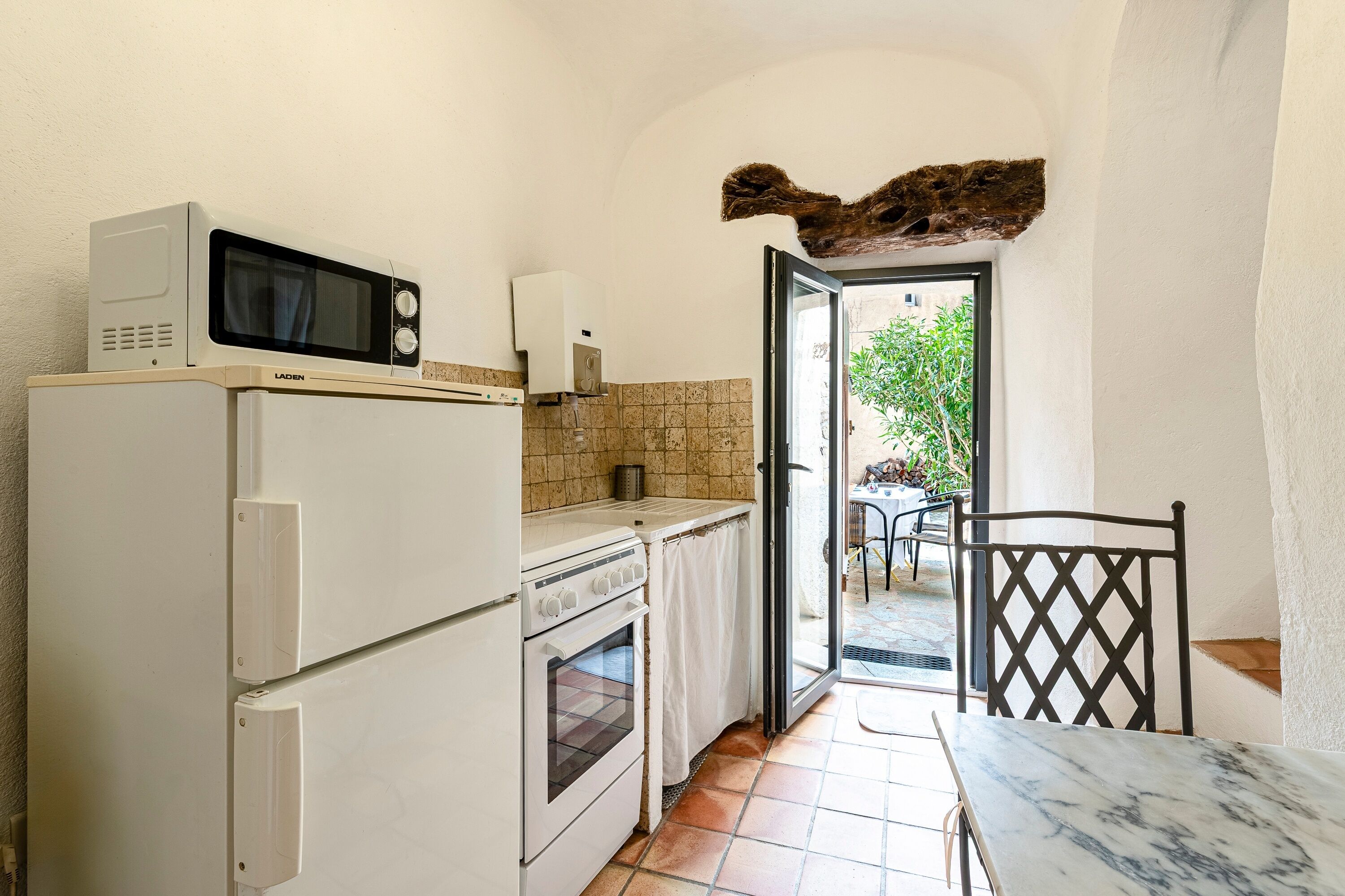 Réfrigérateur, micro-ondes, four, cafetière/bouilloire