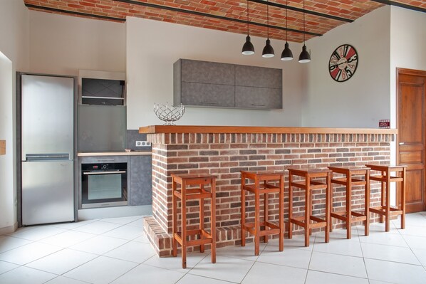 Fridge, microwave, oven, dishwasher