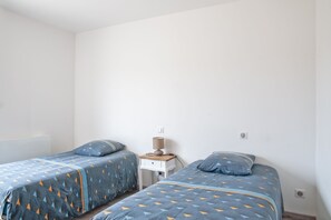 2 quartos, ferros/tábuas de passar roupa, Wi-Fi de cortesia