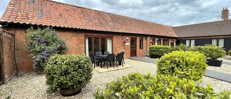 Cottage | Outdoor dining