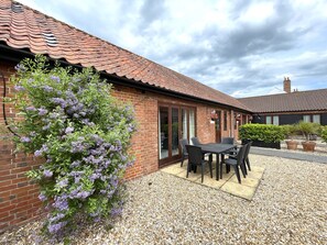 Cottage | Outdoor dining - Beechwood (Dereham)