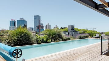 Piscina a l'aire lliure i piscina climatitzada